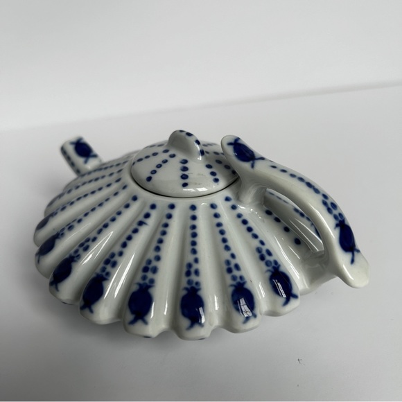 Decorative Teapot Blue White Flat with Lotus Shape Made in China - Picture 10 of 14